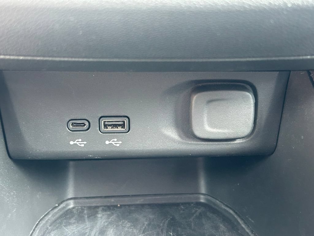 Used 2024 Buick Envista Preferred w/ Advanced Safety Package FWD image 26