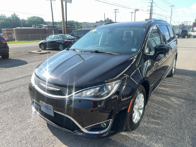 Used 2019 Chrysler Pacifica Touring-L FWD image 3