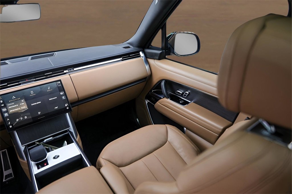 Used 2024 Land Rover Range Rover Long Wheelbase SE image 20