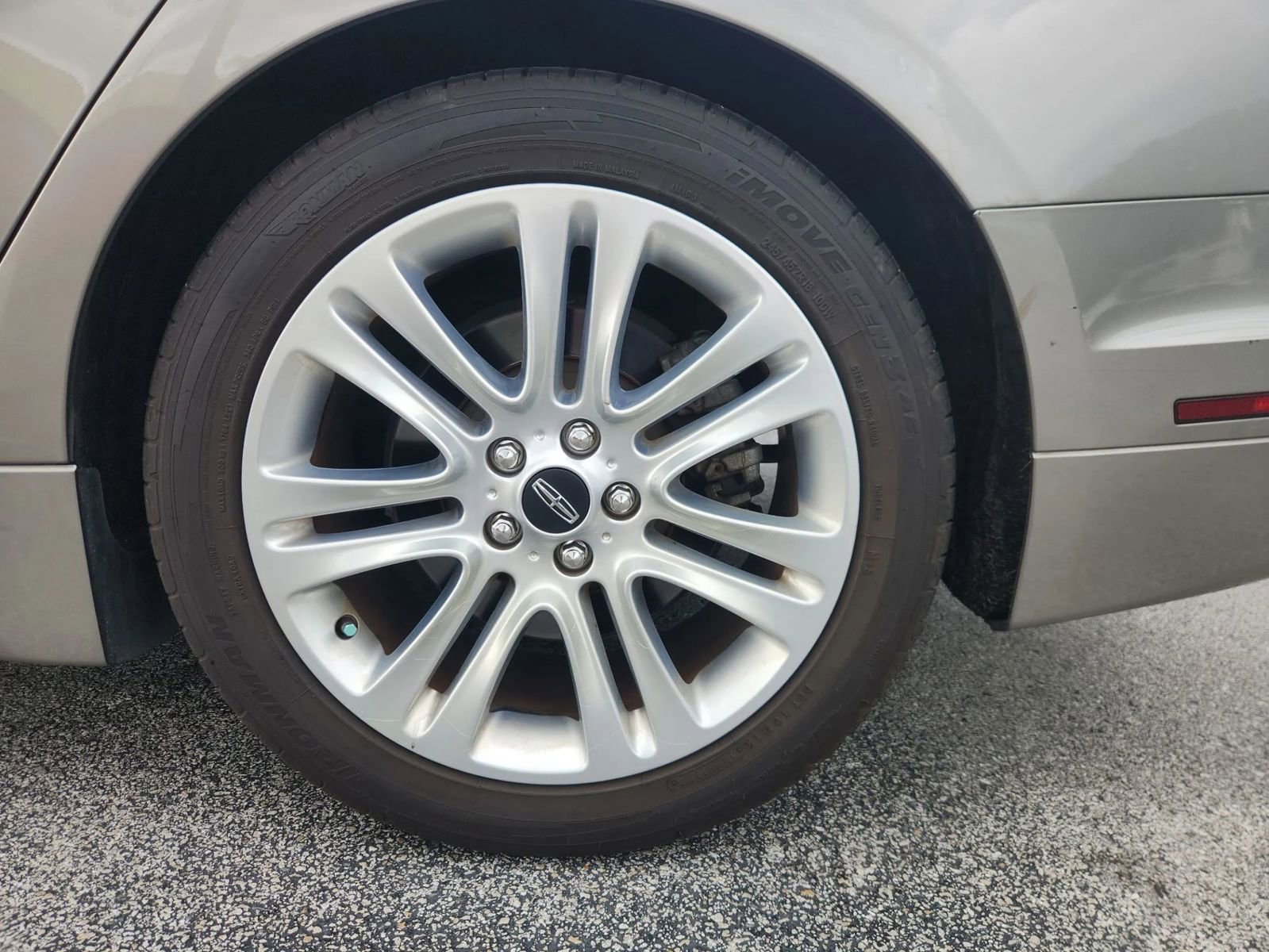 Used 2016 Lincoln MKZ FWD image 20