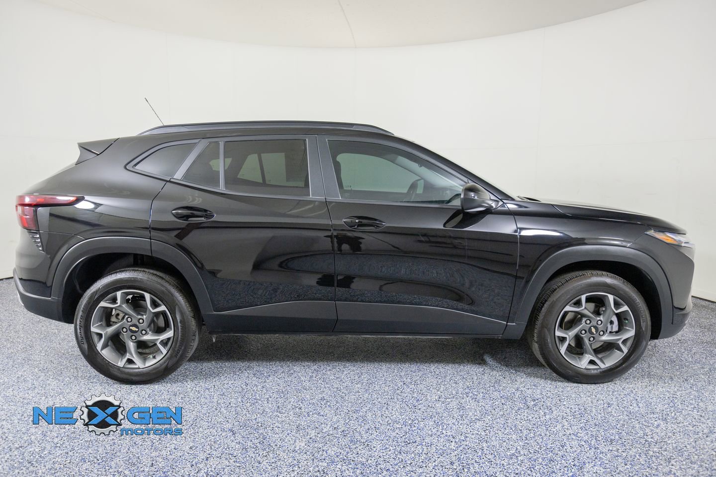 Used 2025 Chevrolet Trax LT w/ Driver Confidence Package FWD image 8