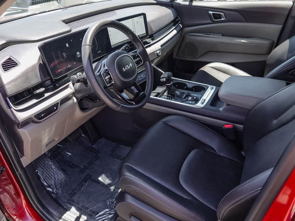 Certified 2025 Kia Carnival SX FWD image 16