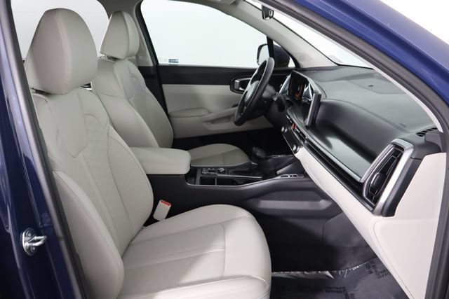 Certified 2025 Kia Sorento EX FWD image 20