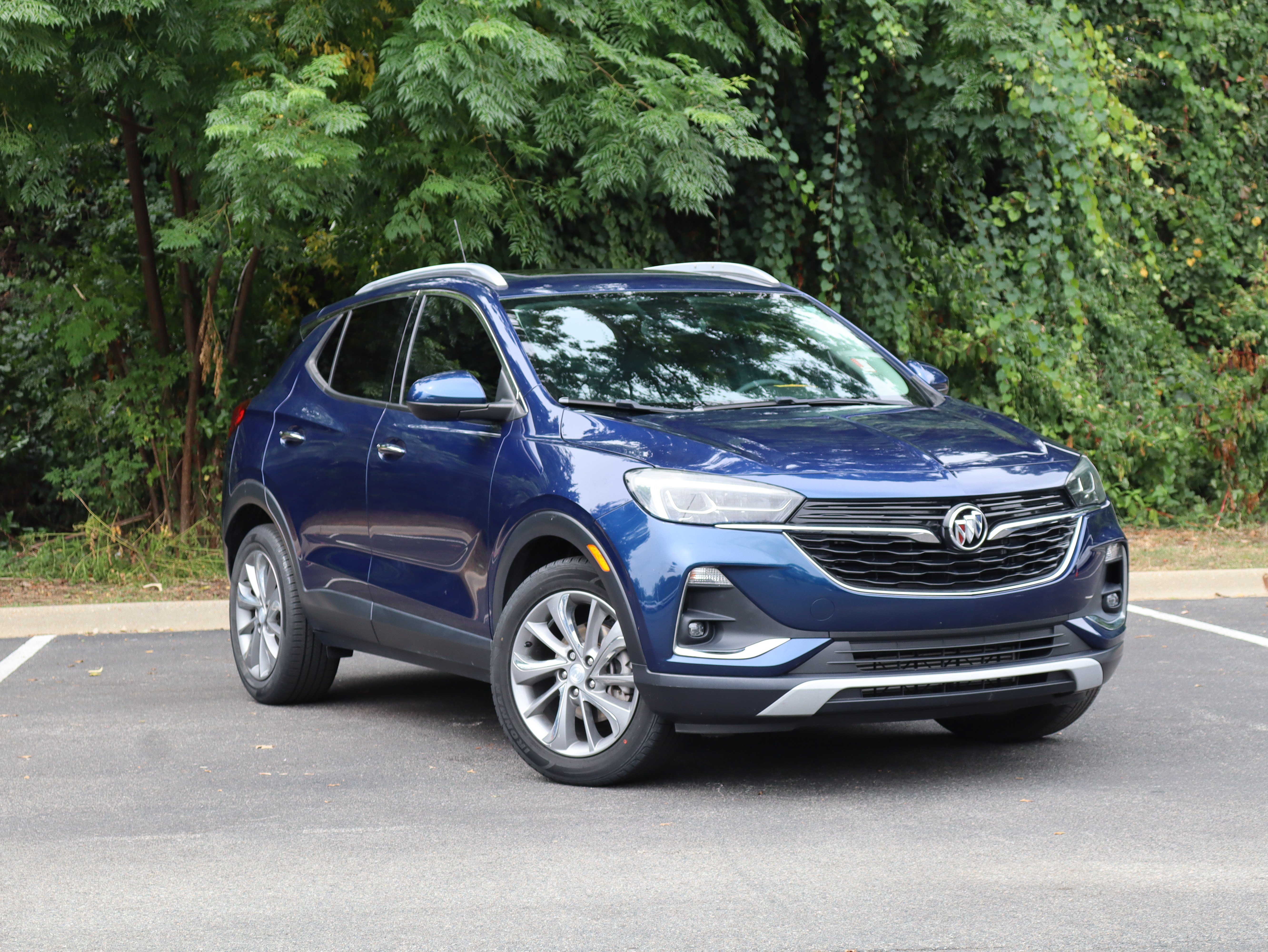 Used 2023 Buick Encore GX Essence w/ Experience Buick Package FWD image 2