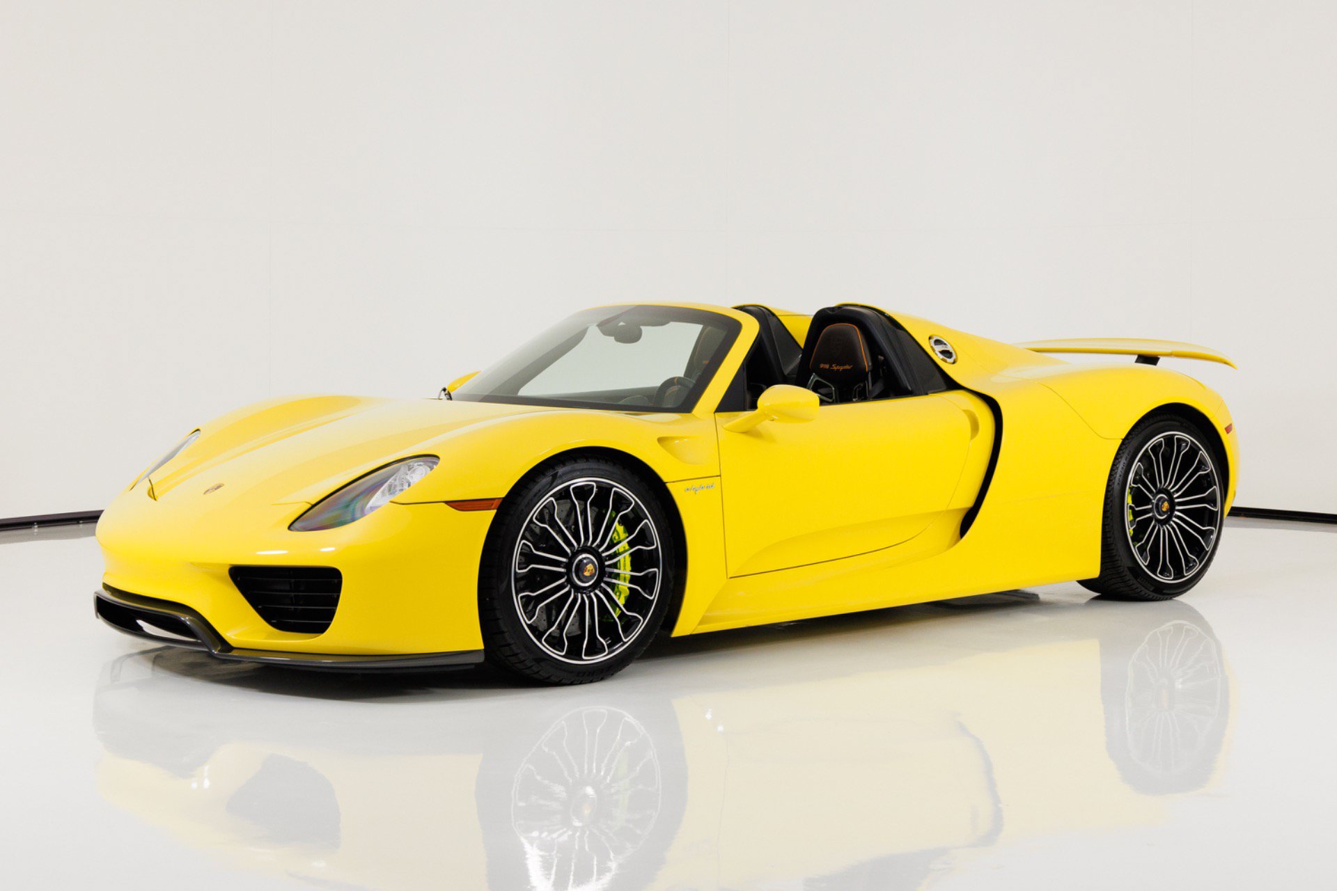 Used 2015 Porsche 918 Spyder AWD/4WD image 8