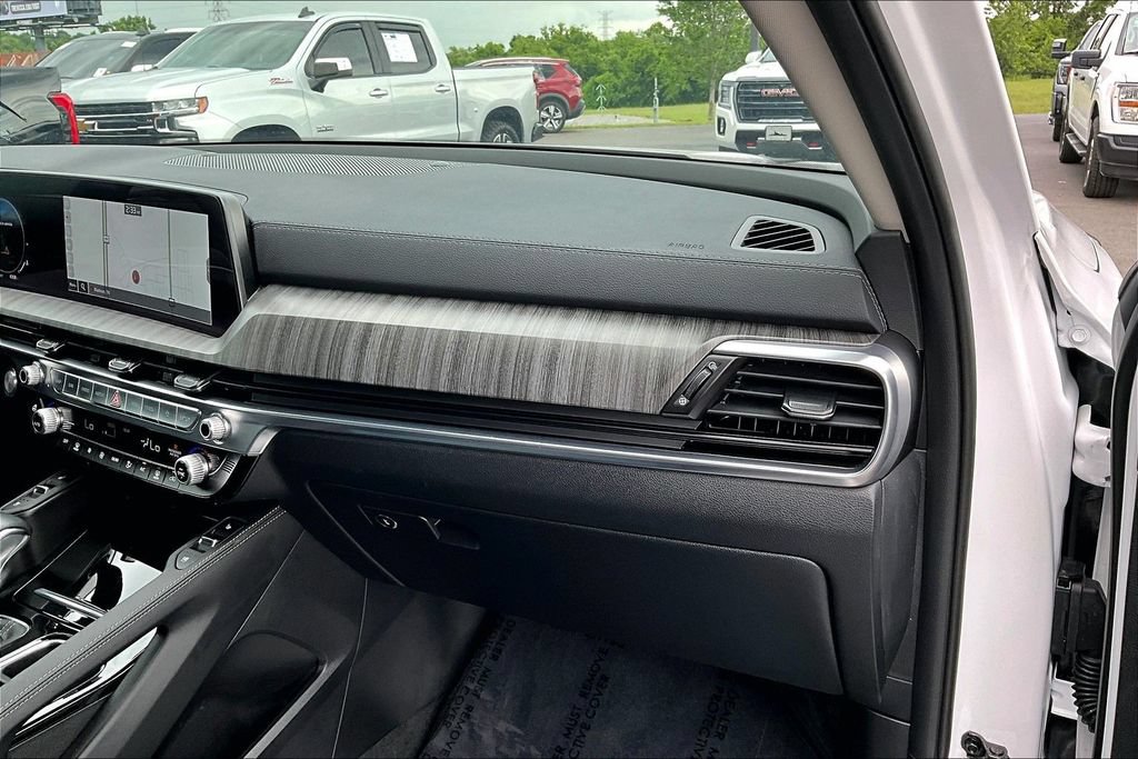 Used 2025 Kia Telluride SX w/ SX Captain's Chair Package AWD/4WD image 29