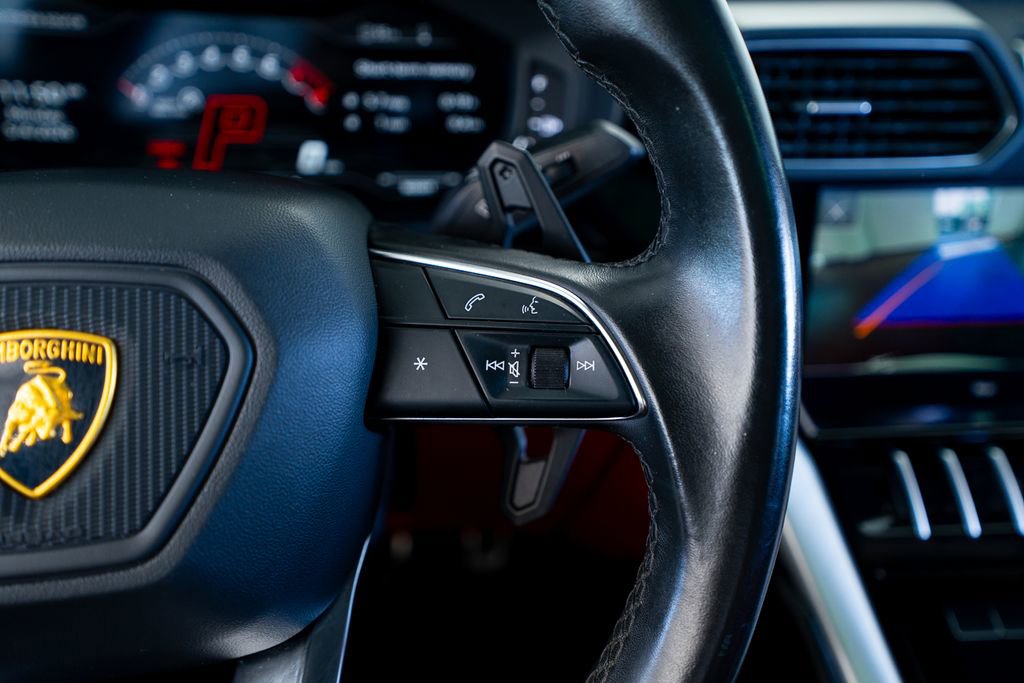 Used 2022 Lamborghini Urus AWD/4WD image 38