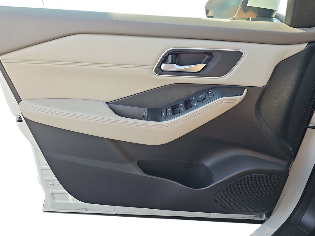 Used 2021 Nissan Rogue SV w/ Premium Package FWD image 25
