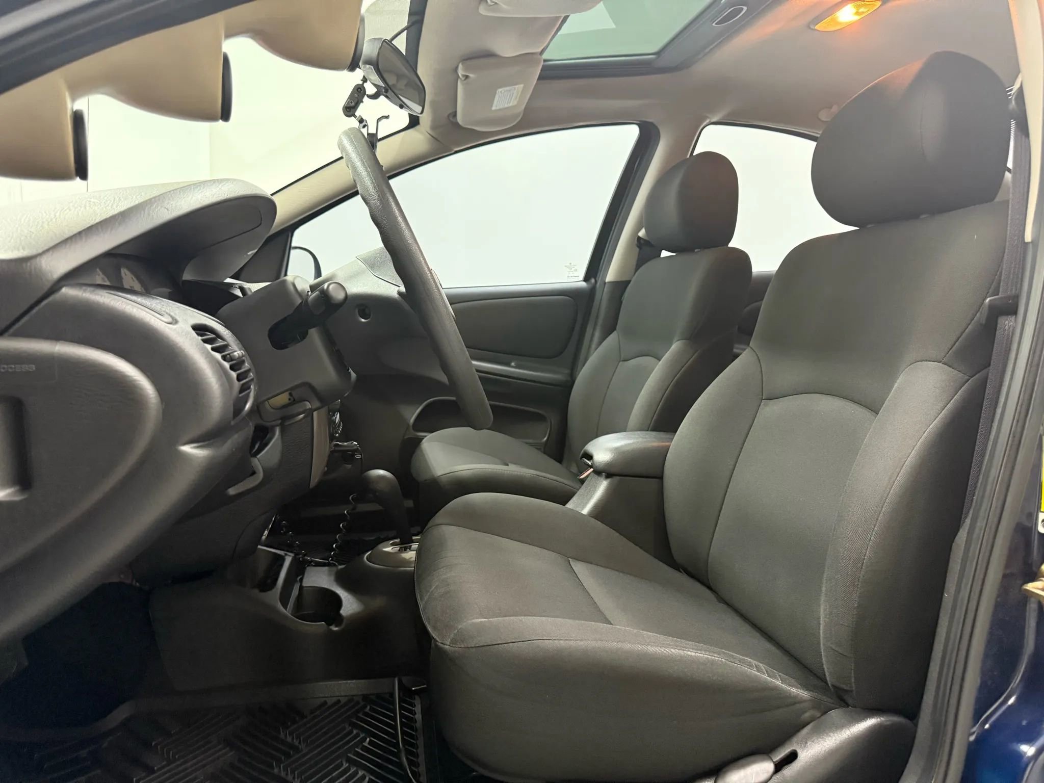 Used 2005 Dodge Neon SXT image 16