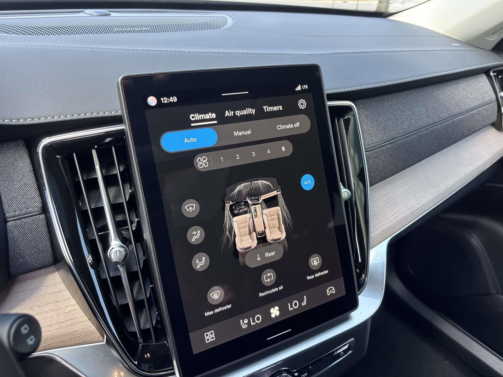 New 2026 Volvo XC90 B6 Plus w/ Protection Package Premier image 20