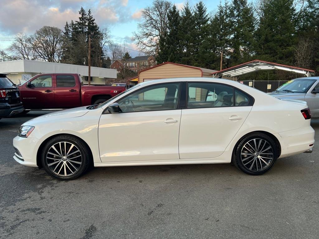 Used 2016 Volkswagen Jetta Sport w/ Lighting Package image 3