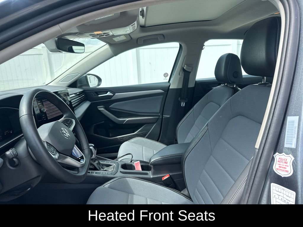 Used 2025 Volkswagen Jetta SE FWD image 11