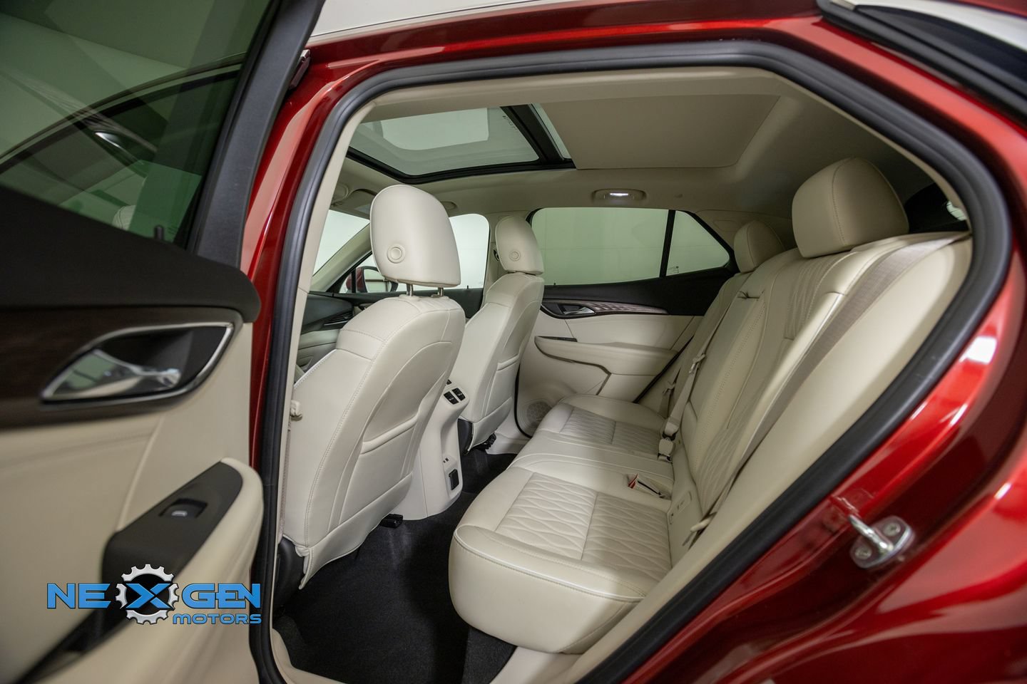 Used 2022 Buick Envision Avenir w/ Technology Package II FWD image 30