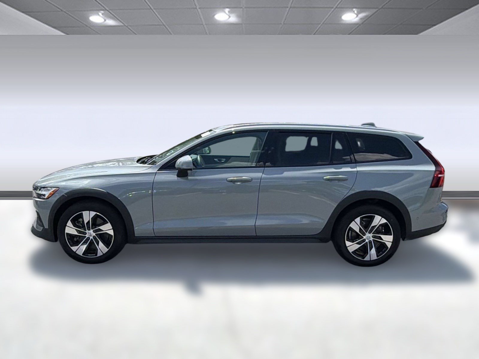 Certified 2025 Volvo V60 B5 Cross Country Plus AWD/4WD image 2