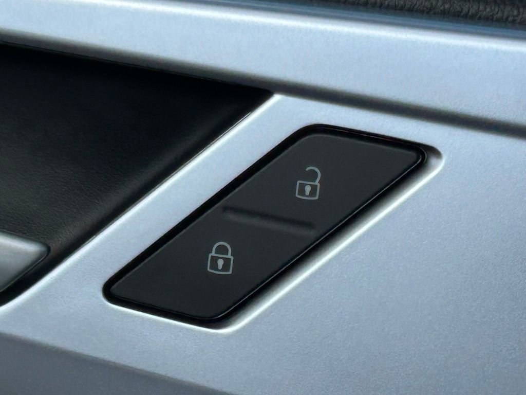 Used 2025 Volkswagen Taos SE image 63