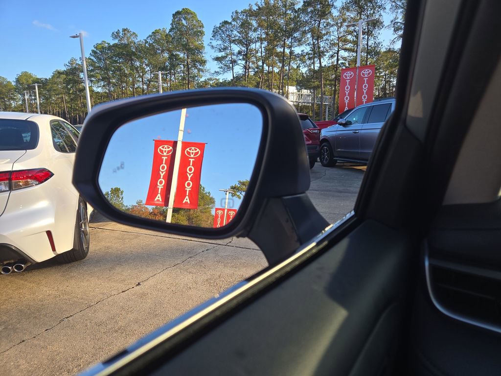 Certified 2024 Toyota Highlander XLE image 11