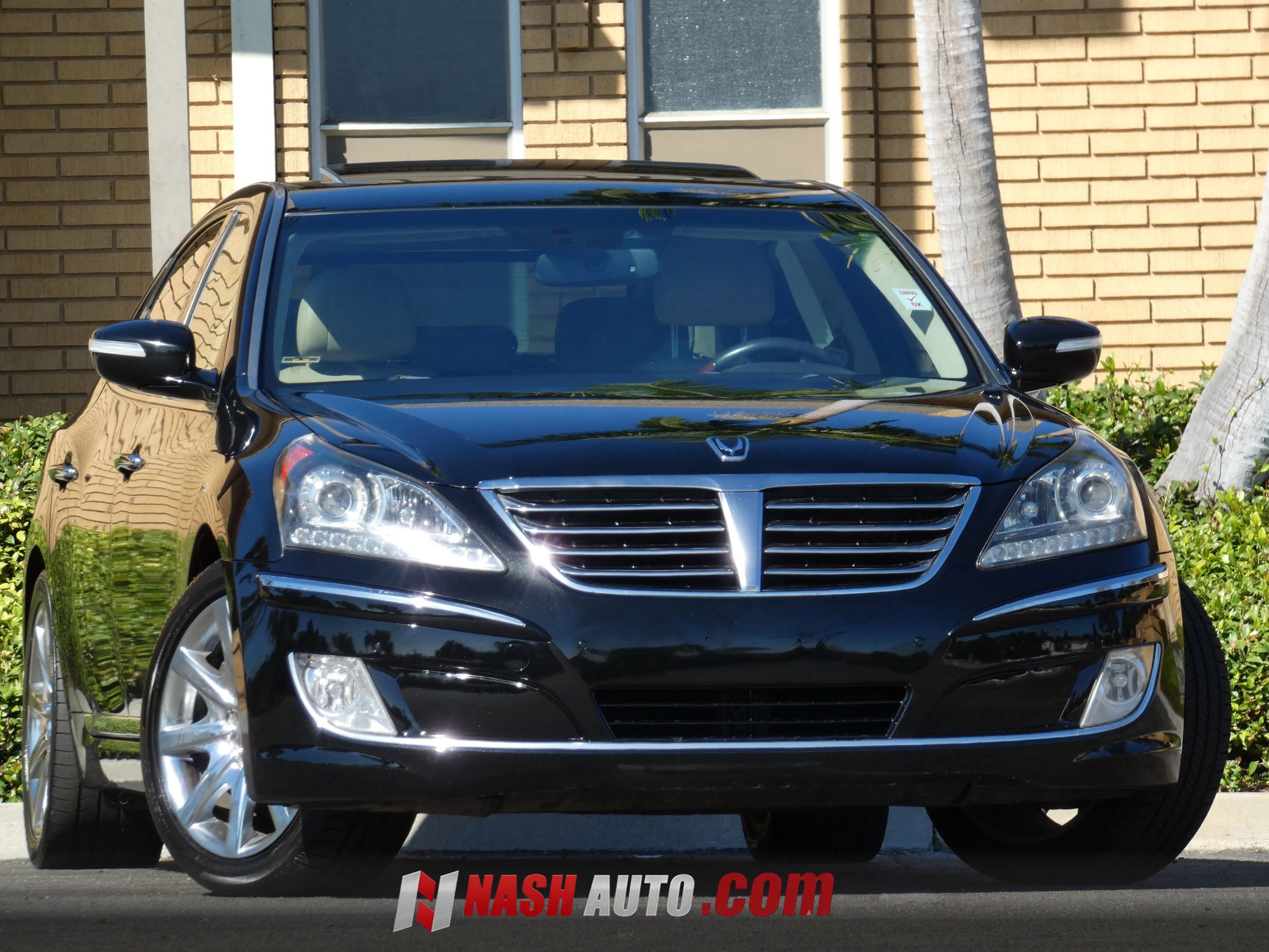 Used 2013 Hyundai Equus Signature RWD image 3