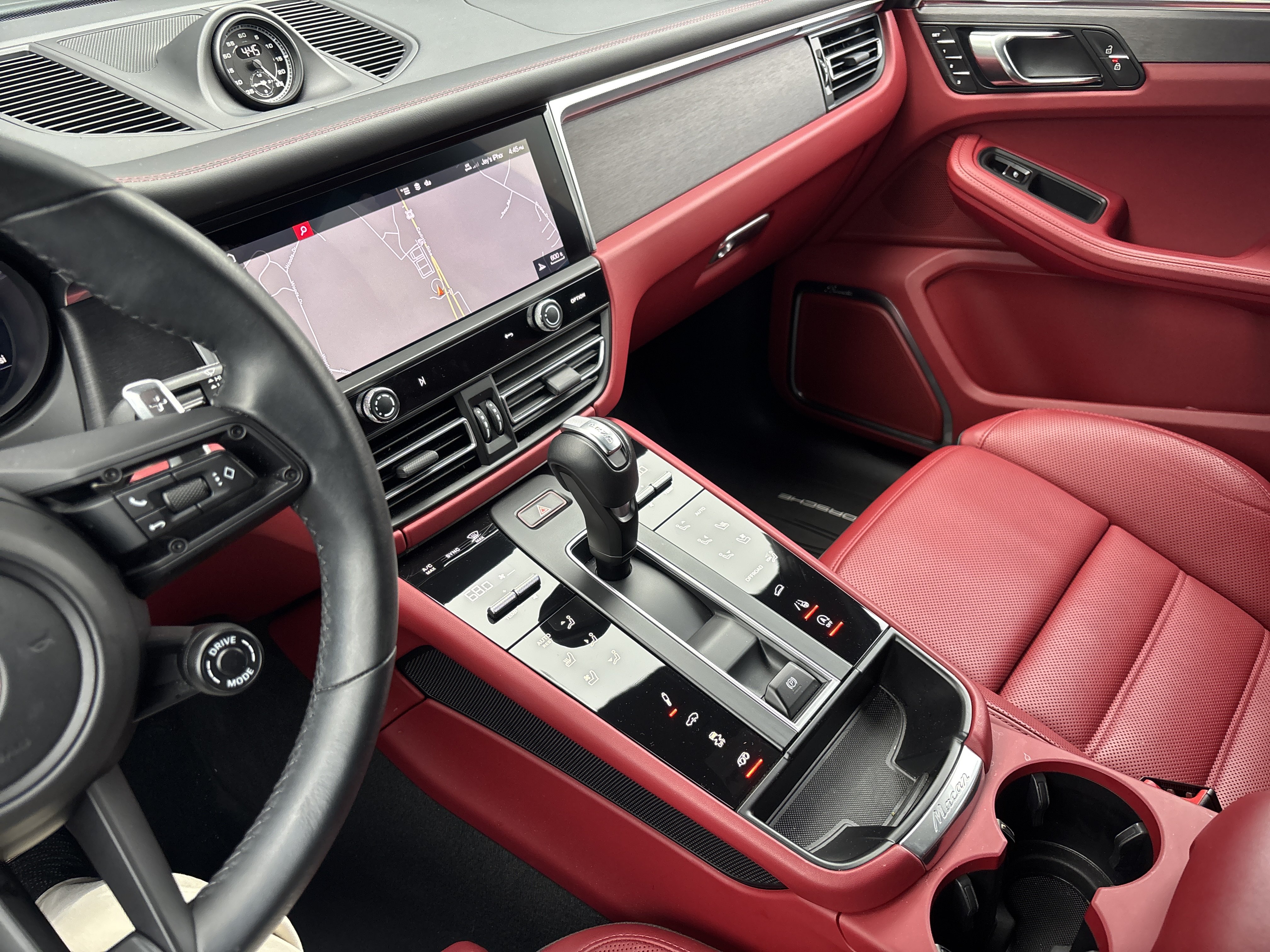 Certified 2025 Porsche Macan GTS AWD/4WD image 20