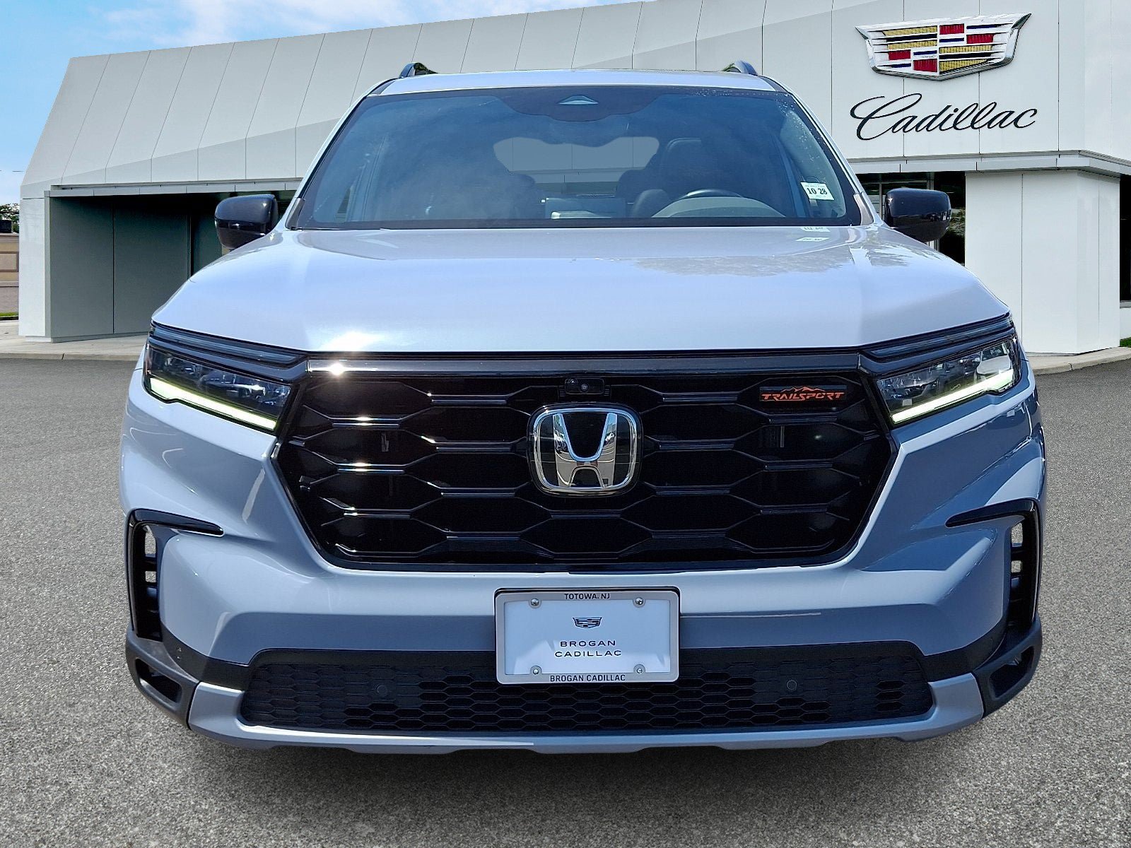 Used 2024 Honda Pilot TrailSport image 2
