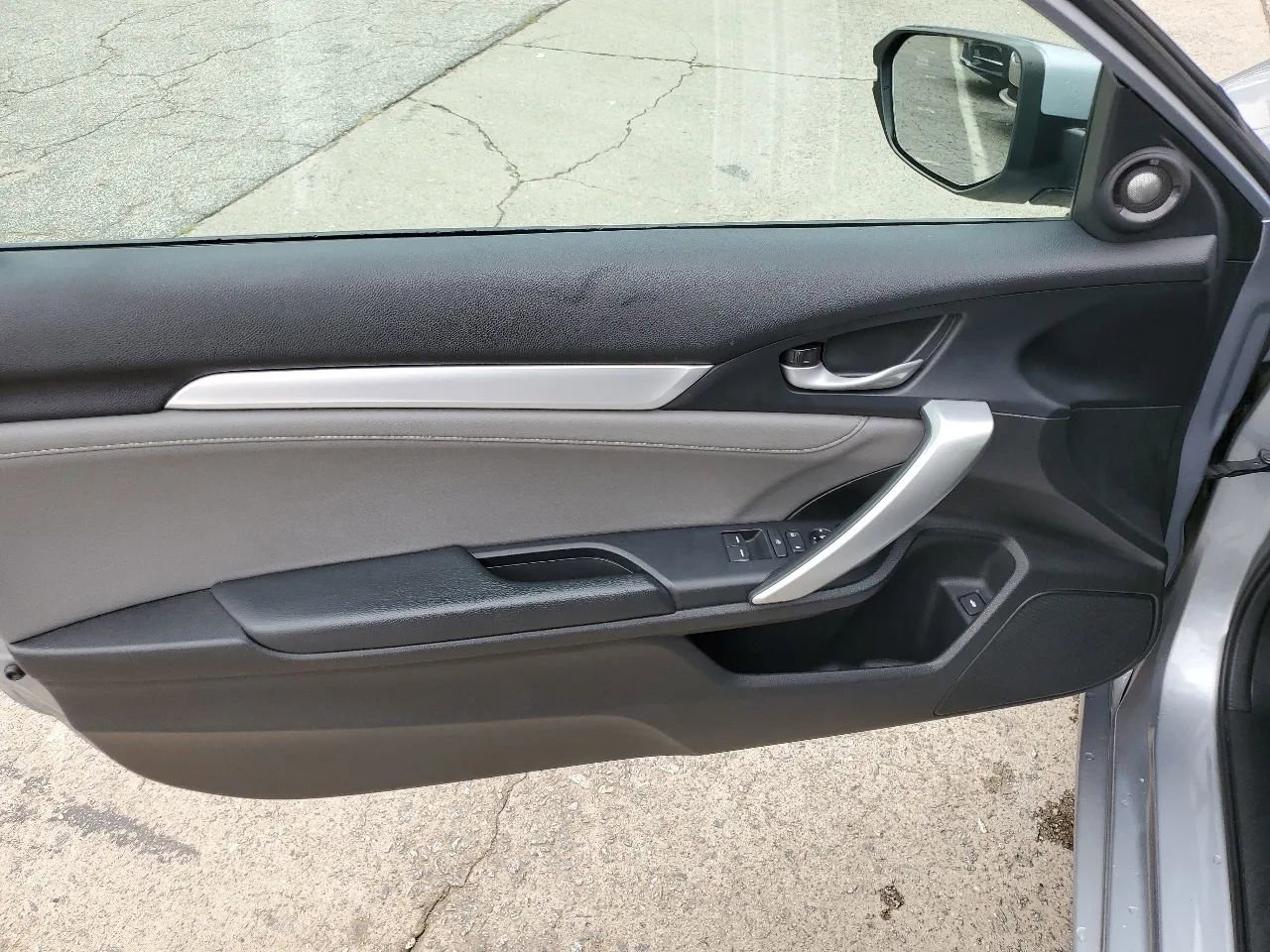 Used 2017 Honda Civic Touring image 18