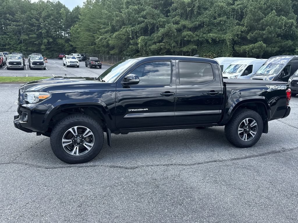 Used 2018 Toyota Tacoma TRD Sport AWD/4WD image 4