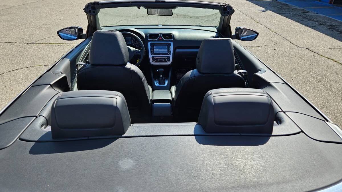 Used 2011 Volkswagen Eos Komfort FWD image 13