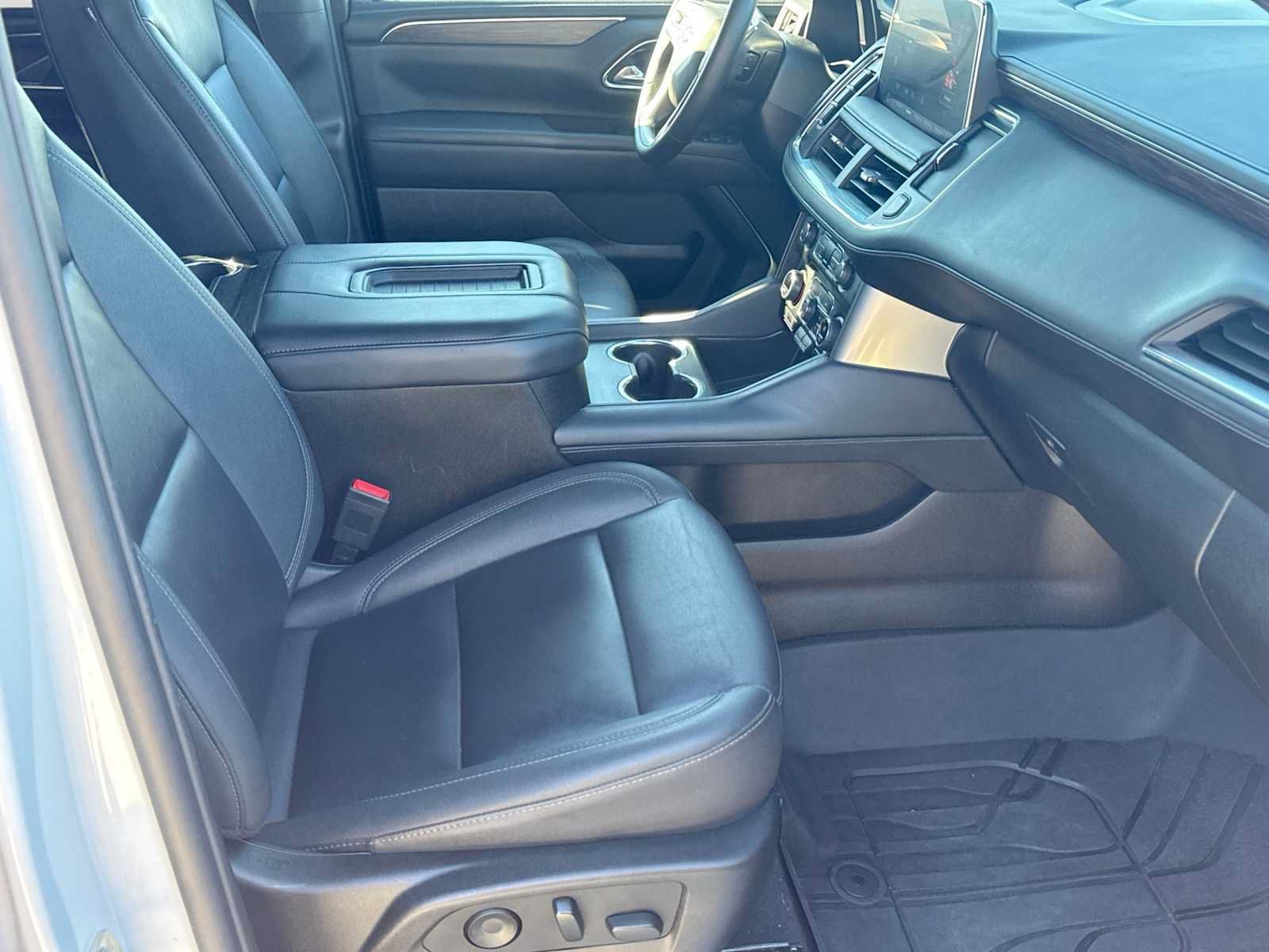 Used 2024 Chevrolet Suburban LT w/ Luxury Package AWD/4WD image 22