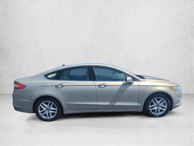 Used 2015 Ford Fusion SE FWD image 4
