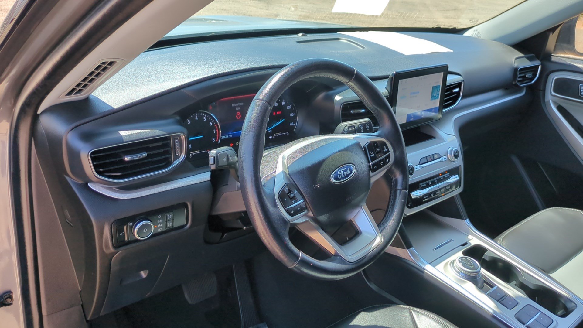 Used 2023 Ford Explorer XLT w/ Equipment Group 202A RWD image 14