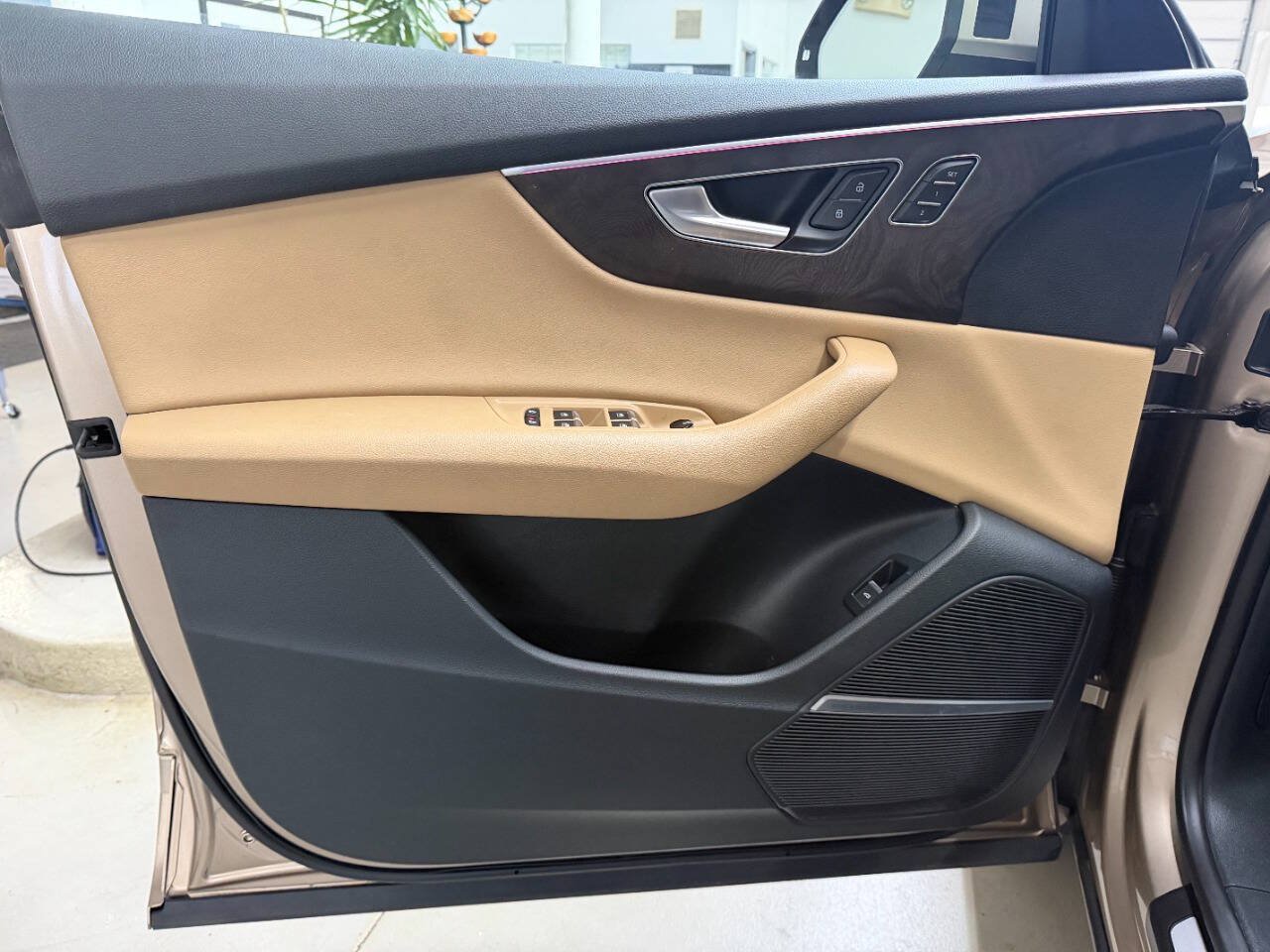 Used 2019 Audi Q8 Premium Plus w/ Premium Plus AWD/4WD image 10