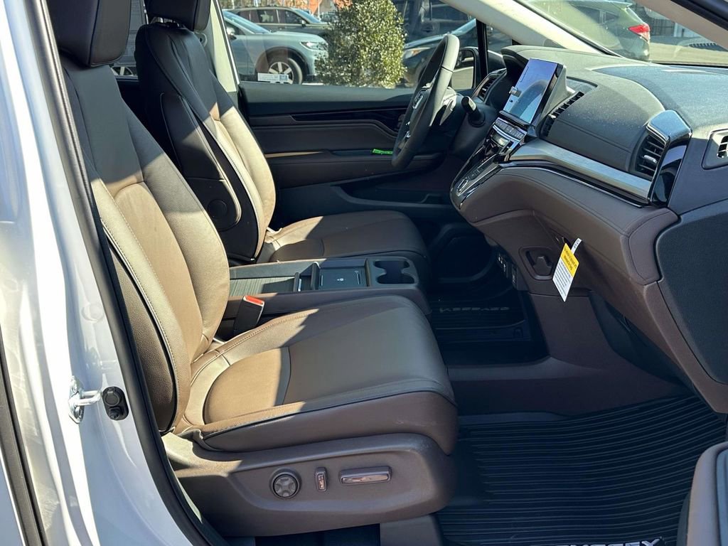 New 2026 Honda Odyssey Touring image 6