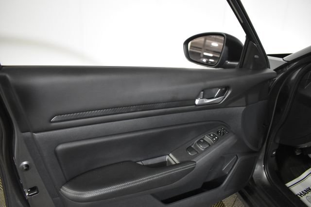 Used 2025 Nissan Altima 2.5 SV FWD image 7
