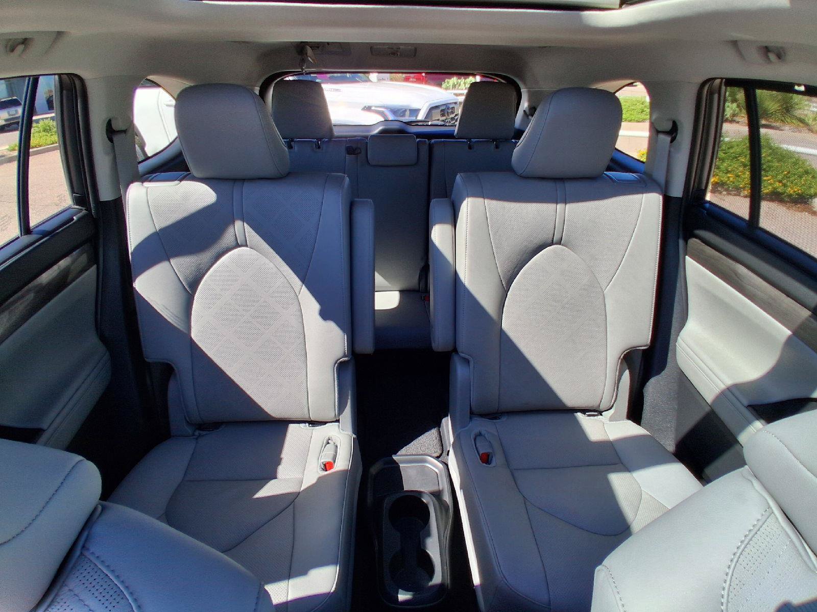 Certified 2024 Toyota Highlander Platinum AWD/4WD image 35