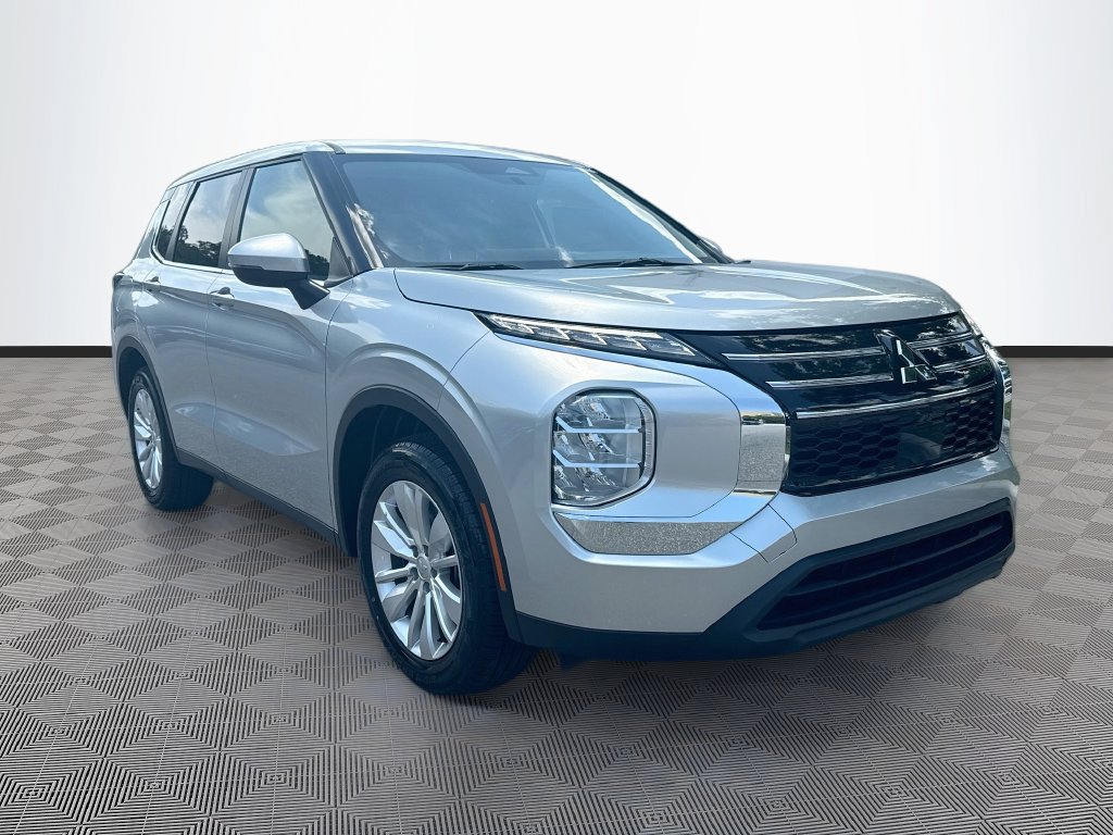Used 2025 Mitsubishi Outlander ES FWD image 4