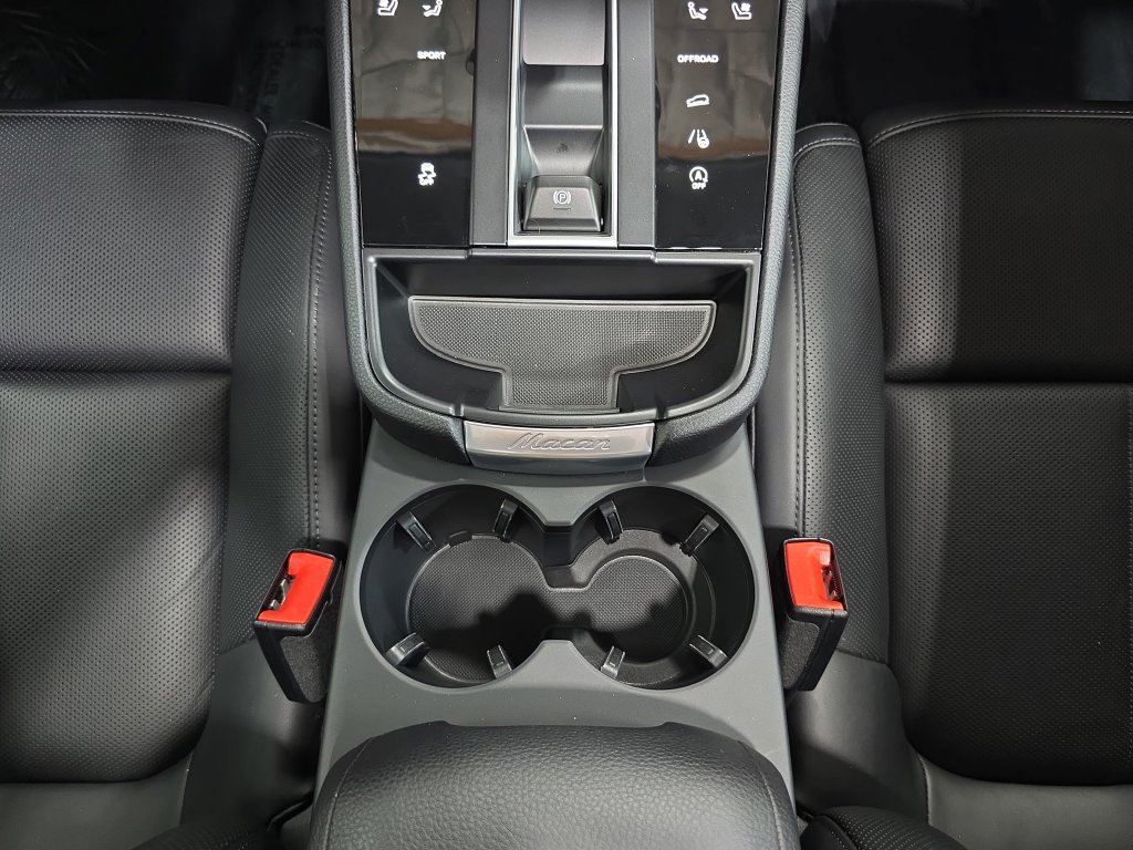 Certified 2026 Porsche Macan AWD/4WD image 20