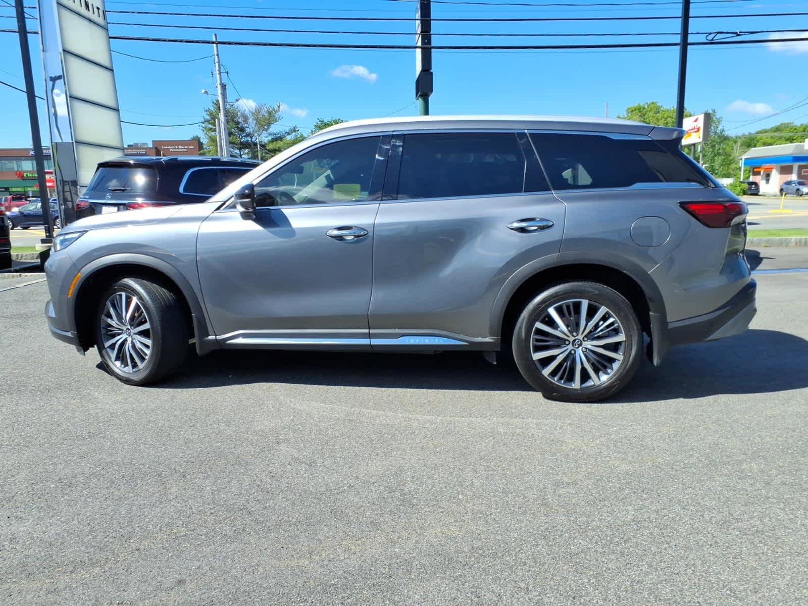 Certified 2023 INFINITI QX60 Sensory w/ Cargo Package AWD/4WD image 8