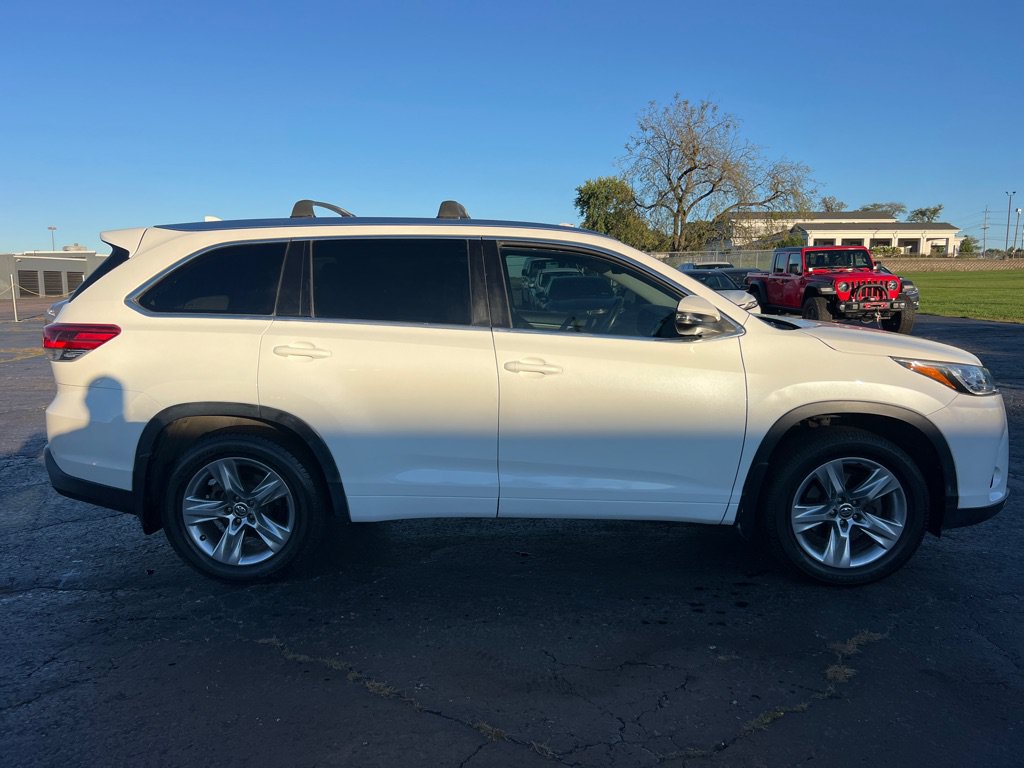 Used 2017 Toyota Highlander Limited AWD/4WD image 9