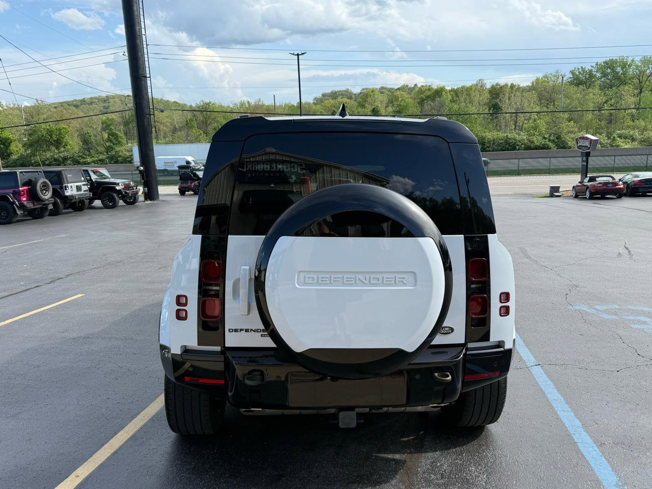 Used 2023 Land Rover Defender 110 X-Dynamic SE image 4