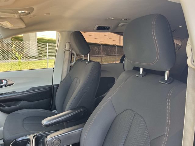 Used 2020 Chrysler Pacifica Touring w/ Advanced Safetytec Group FWD image 10