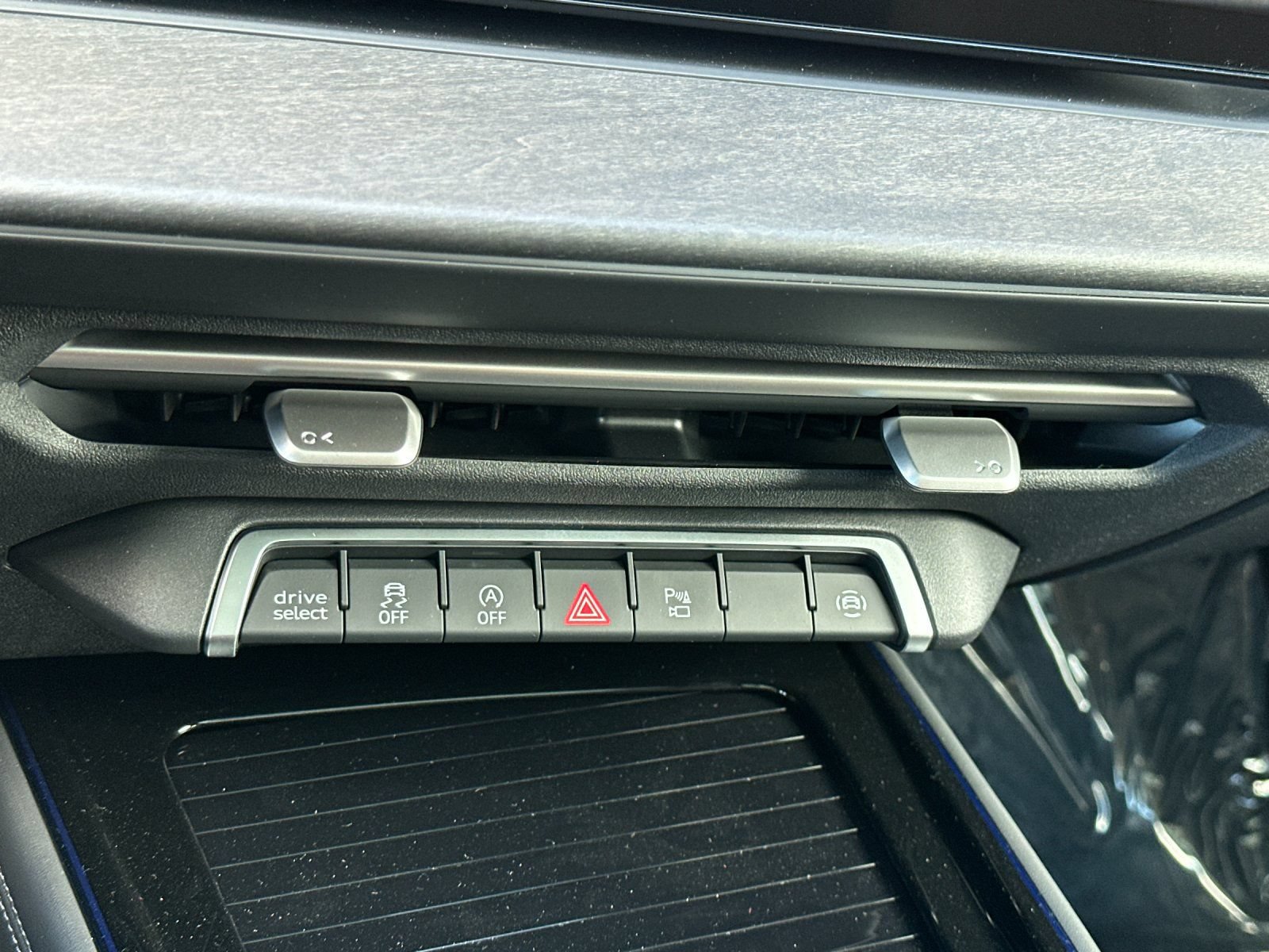 New 2026 Audi Q3 quattro 2.0T AWD/4WD image 20