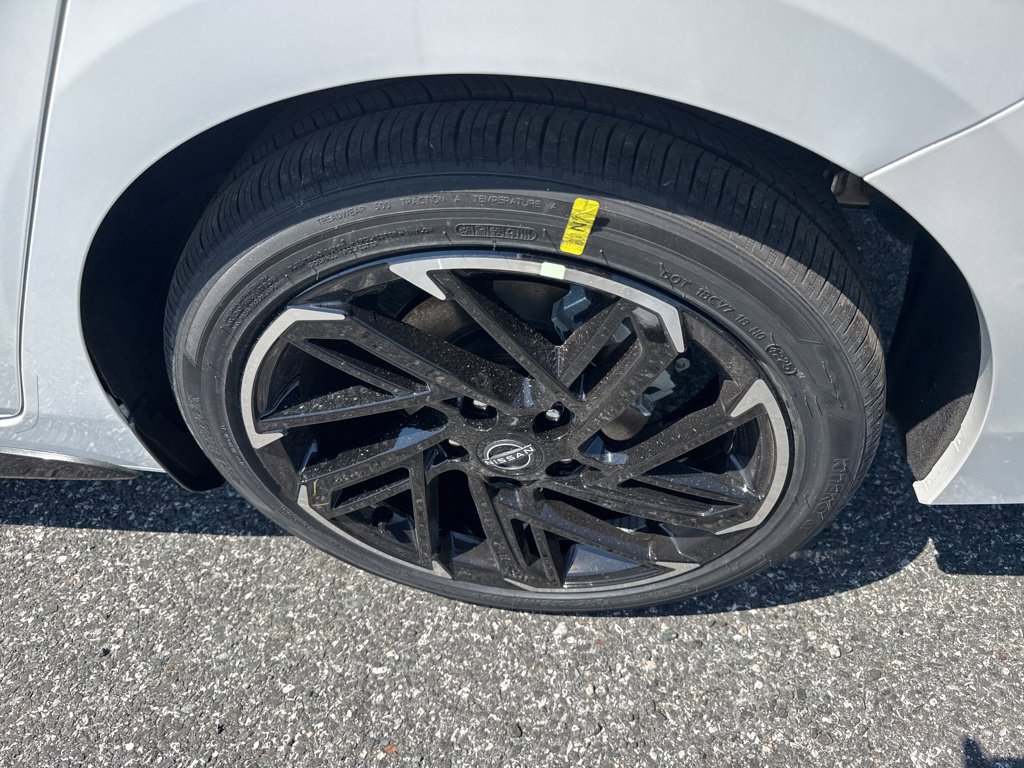 New 2026 Nissan Sentra SR w/ Floor Mat Package FWD image 17