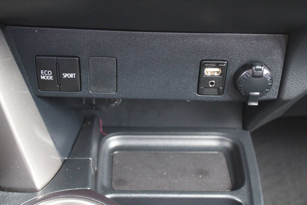 Used 2018 Toyota RAV4 LE FWD image 35