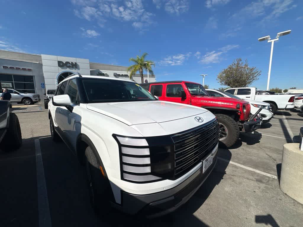 Used 2026 Hyundai Palisade SEL FWD image 2