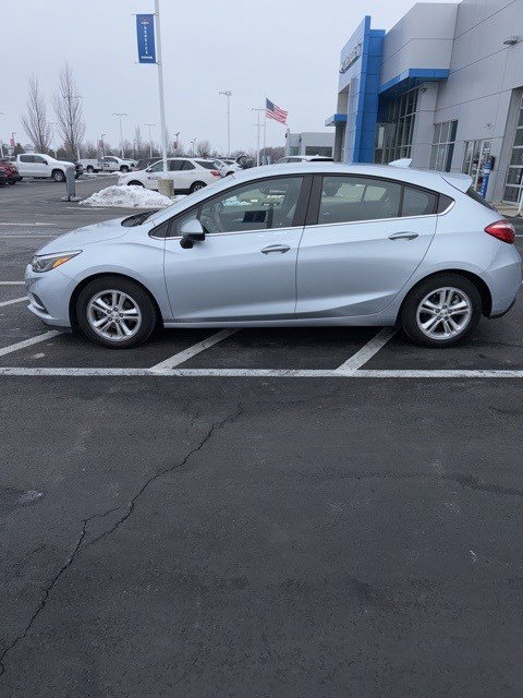 Used 2017 Chevrolet Cruze LT image 9
