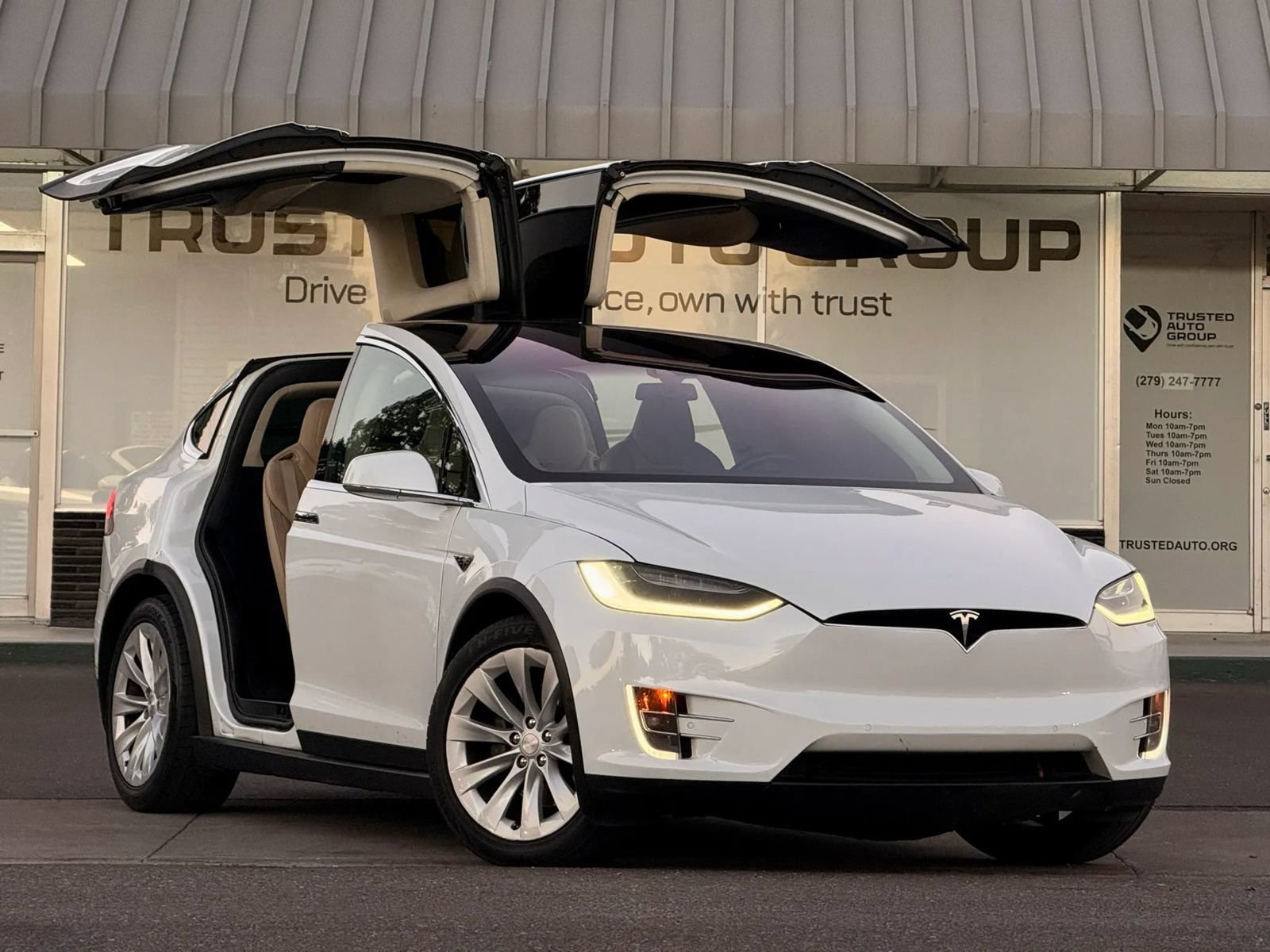 Used 2016 Tesla Model X 90D AWD/4WD image 2