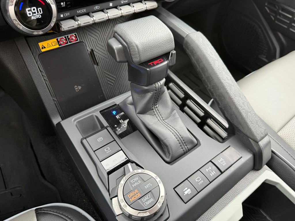 Used 2024 Toyota Tacoma TRD Sport AWD/4WD image 32