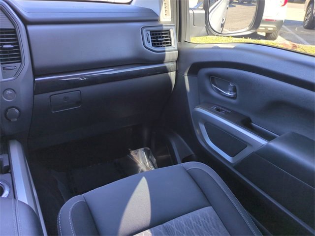 Used 2024 Nissan Titan SV w/ SV Convenience Package image 17
