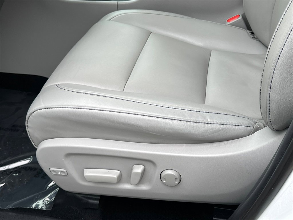 Used 2019 Toyota Highlander XLE image 24