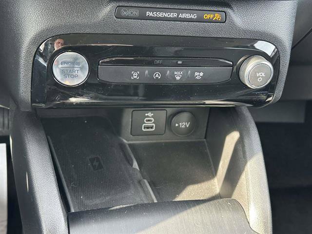 Used 2025 Ford Escape Platinum AWD/4WD image 21