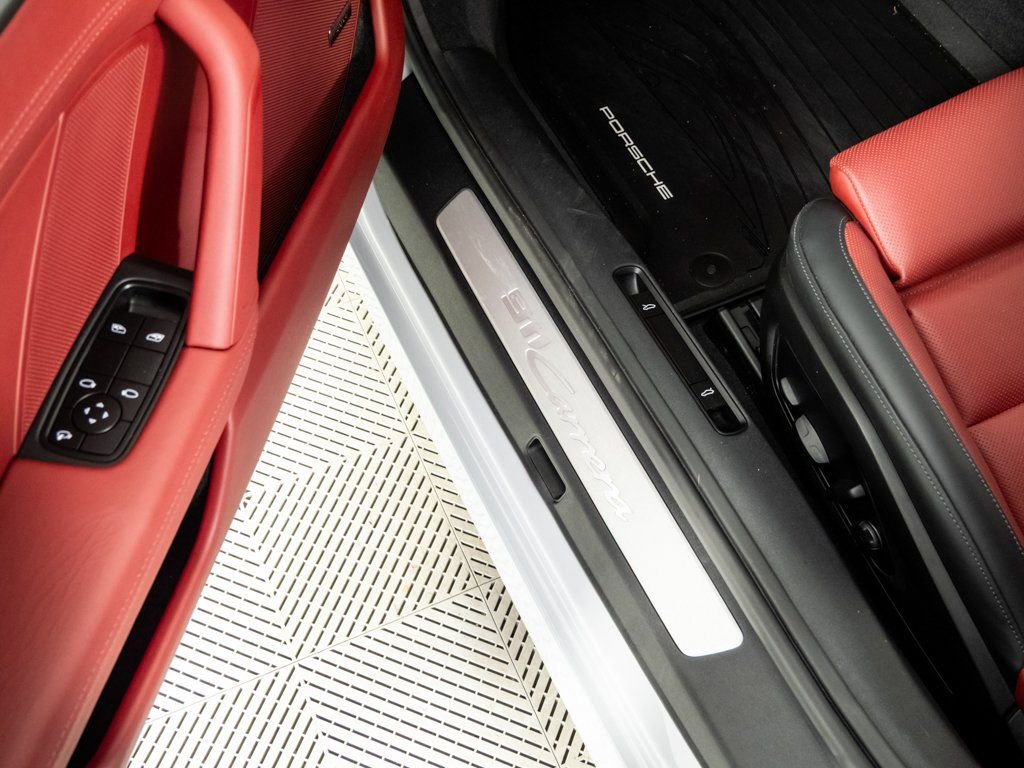 Certified 2025 Porsche 911 Carrera w/ Premium Package image 8